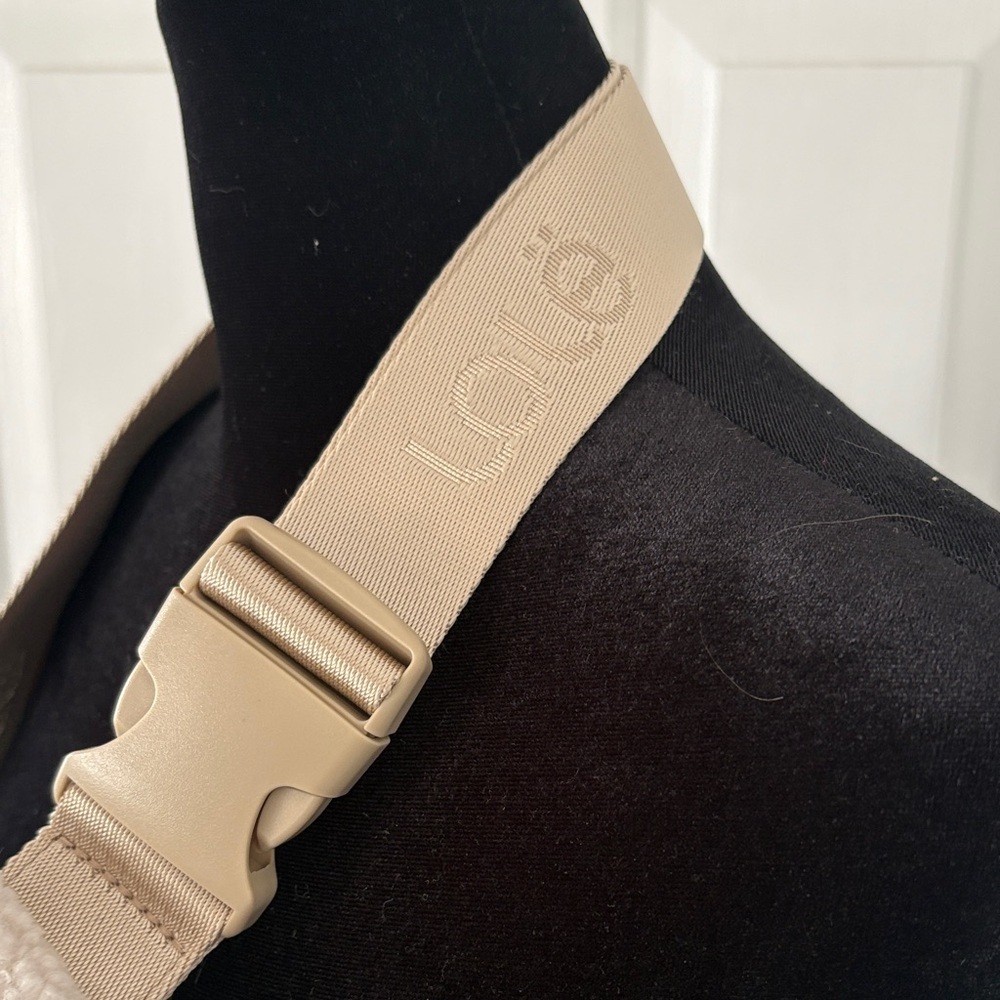 Lole NWOT Cream Sherpa Crossbody Bag - Picture 3 of 14